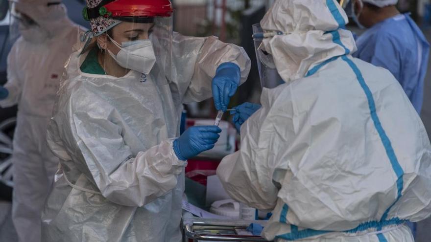 Pruebas de coronavirus en El Puente de Sanabria tras el brote en la residencia de ancianos.