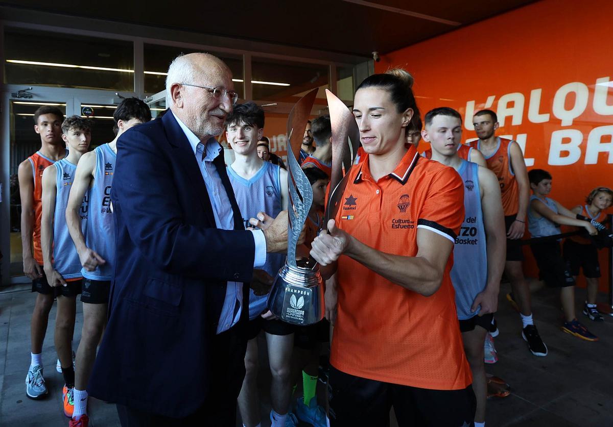Las Supercampeonas celebran el título en Valencia