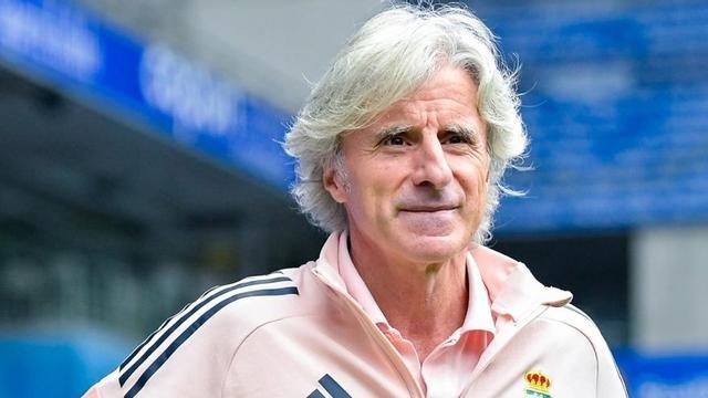 Roberto Aguirre, exentrenador del Zamora y actualmente técnico del Vetusta. | LNE