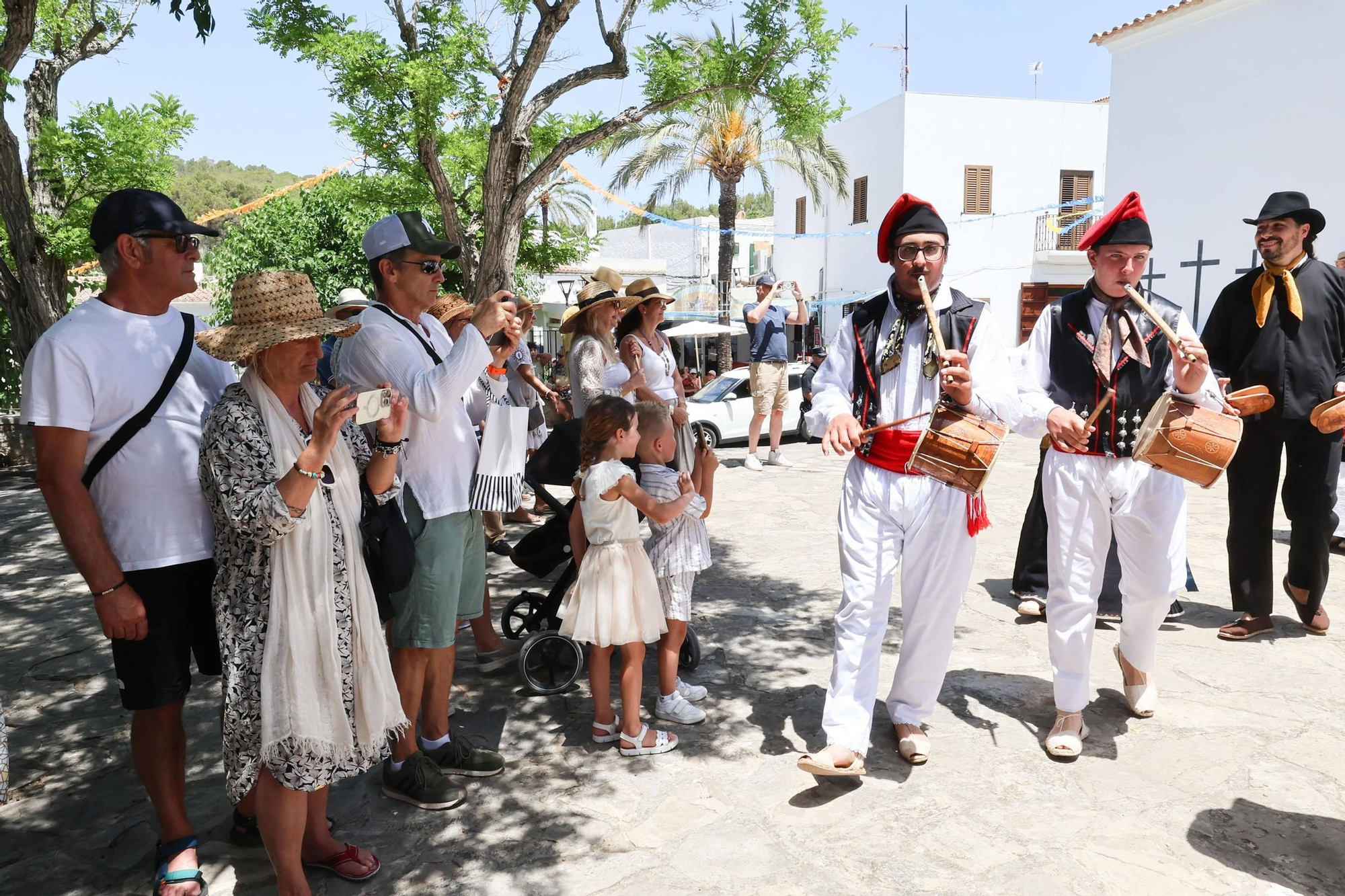 Mira aquí todas las fotos del día grande de las fiestas de Sant Joan