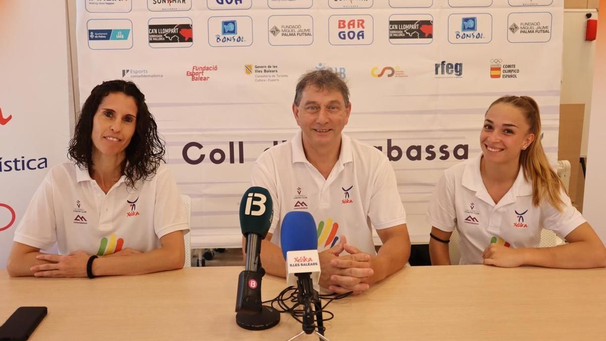 Pedro Mir, Yolanda Llompart y Ana Martín hablando para los medios
