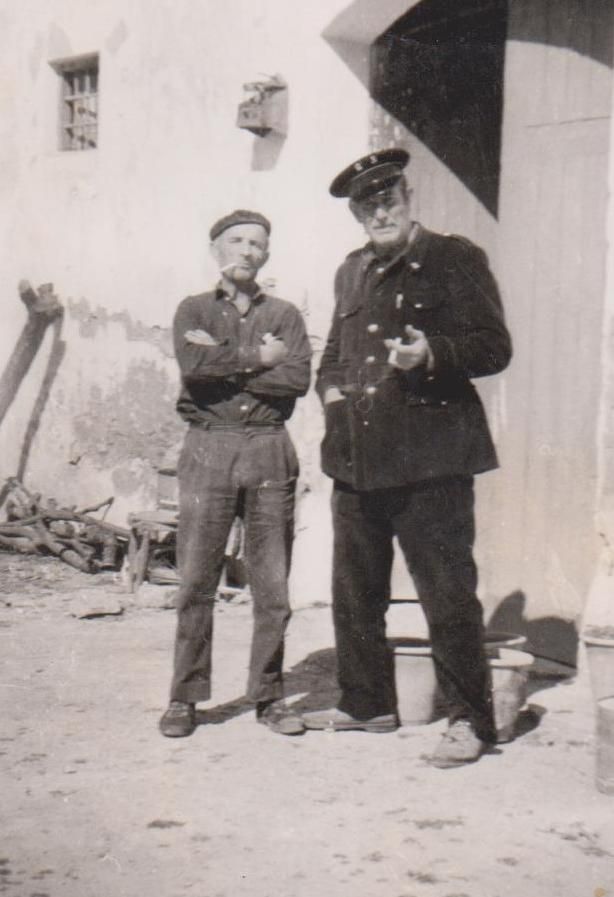 Francisco Segura Moreno “el Galifa” con un vecino de Godella. Fotografía tomada hacia los años 50-60 del siglo XX