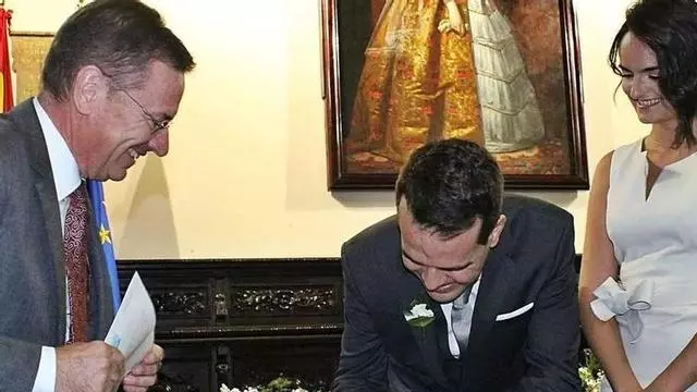 El notario reemplaza al altar