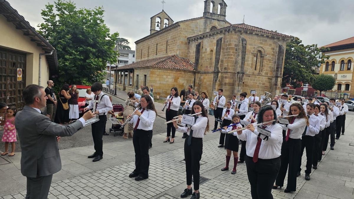 La música toma la calle en Villaviciosa