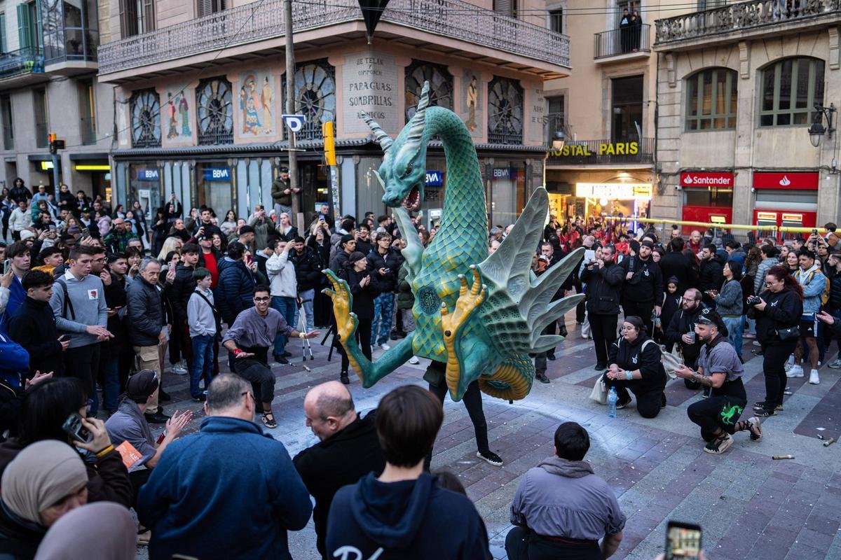 Cercavila conmemorativa de los 425 años de los Gegants del Pi.