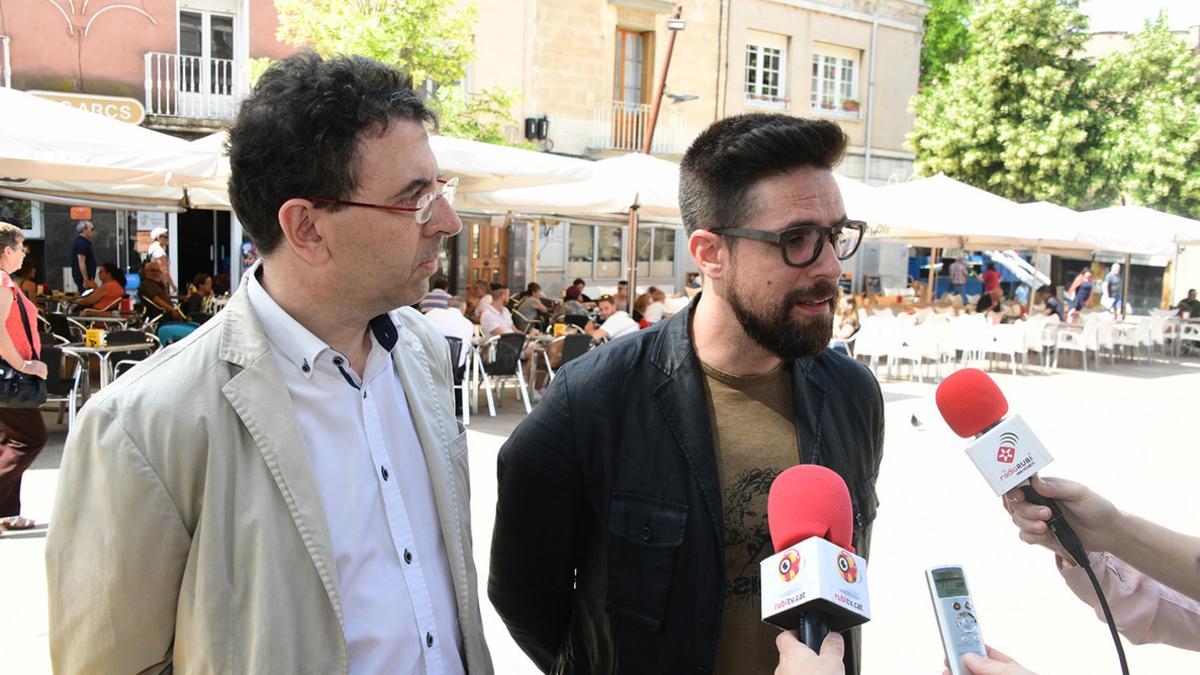 El regidor Moisés Rodríguez y Jordi Pietx (Ecoembes) durante la presentación de la campaña