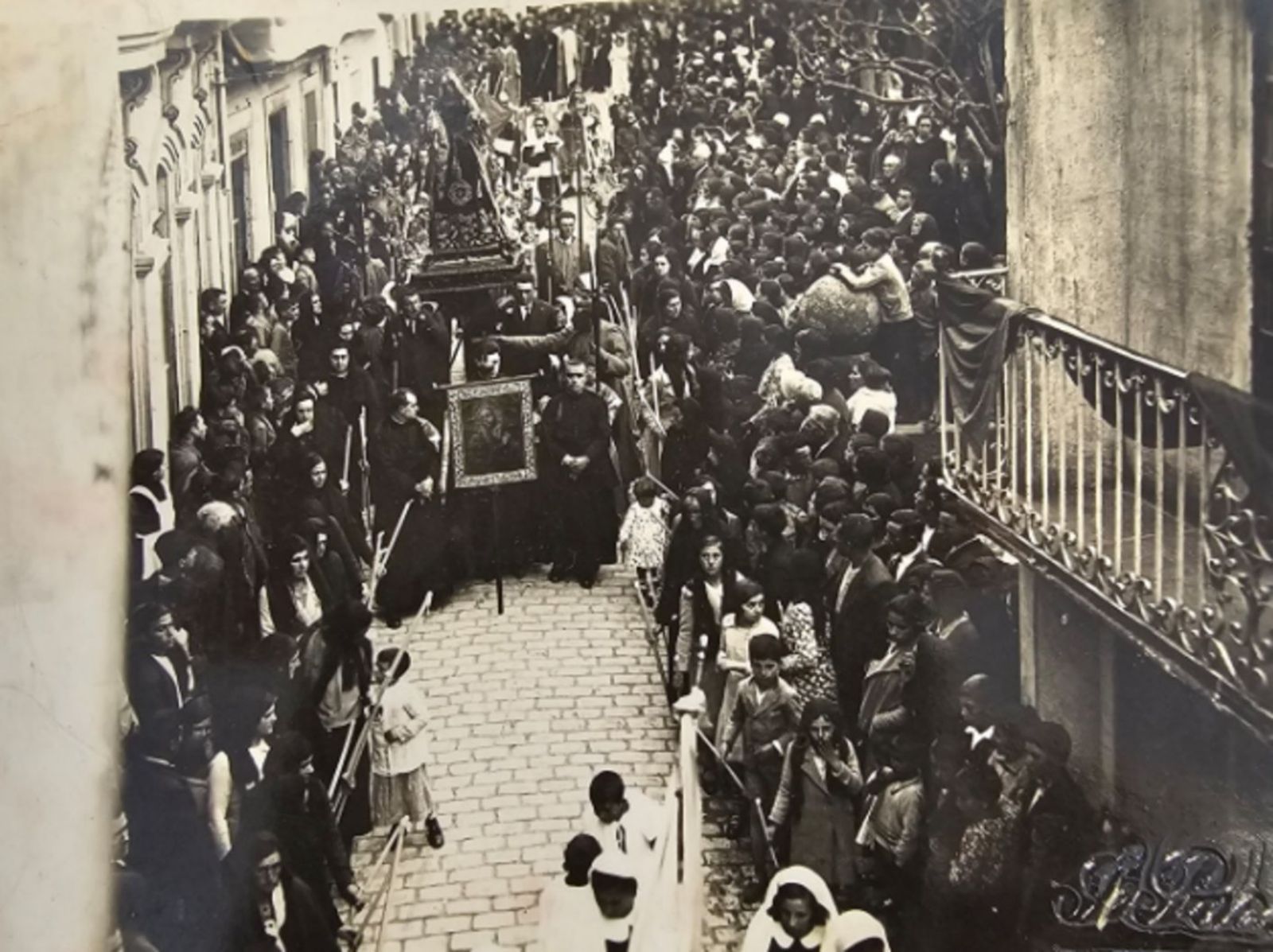 La calle Real, antes de los años 50, con adoquinado. |  Faro