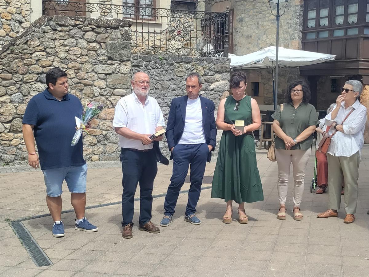 Parres coloca su stolperstein en memoria de Manuel Cueto Pérez