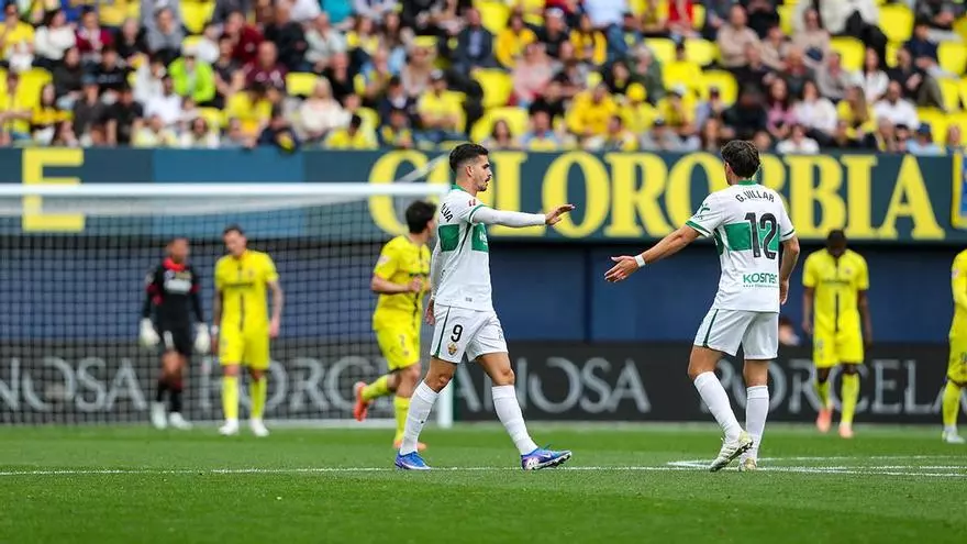 André Silva responde para el Elche tras el córner