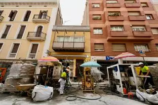 Tres bloques del Putxet afectados por el socavón no podrán volver hasta principios de 2027