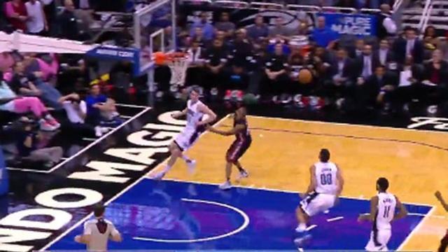 Hezonja asistió con un pase picado magnífico a Aaron Gordon
