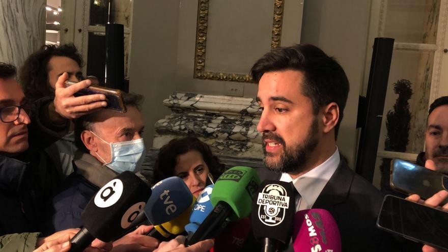 Javier Solís: &quot;Hemos presentado el mejor convenio que el club puede presentar&quot;