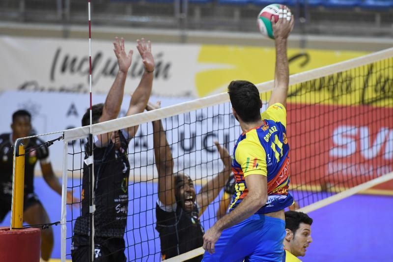 DEPORTES. 03-11-18 VECINDARIO. SANTA LUCIA DE TIRAJANA. Partido de Voleibol masculino: Vecindario ACE Gran Canaria - Ushuaña Ibiza Voley FOTOS: JUAN CASTRO.  | 03/11/2018 | Fotógrafo: Juan Carlos Castro