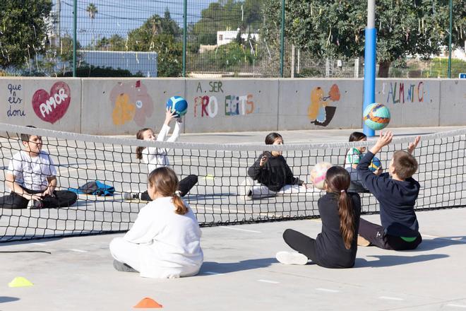 Las imágenes de la visita de la deportista paralímpica Marta Arce Payno al colegio Es Vedrà