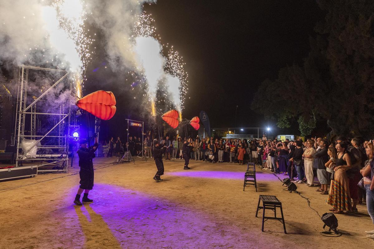 La luz, protagonista de los espéctaculos nocturnos en el Parc de la Ciutadella.