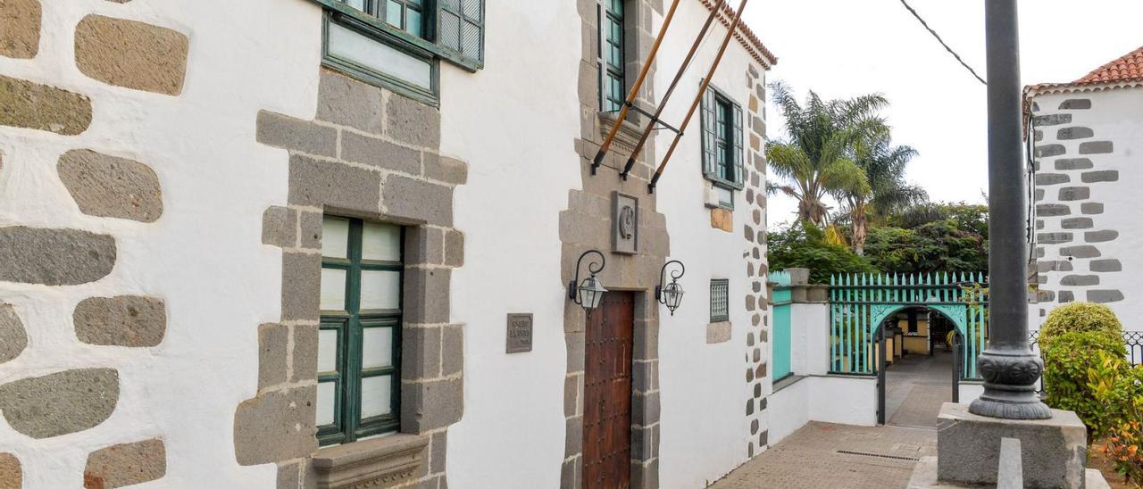 Fachada del edificio de El  Casino, junto a la plaza de San Juan. | | JUAN CASTRO