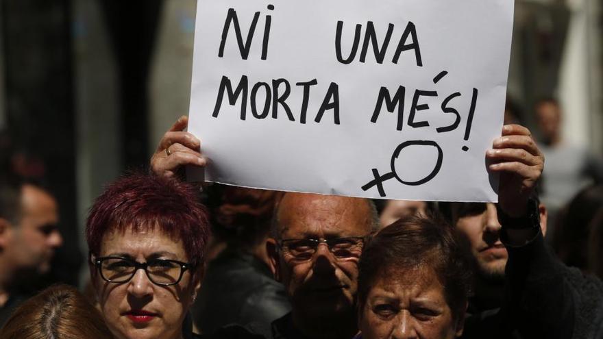 Un mosso de baja mata a su mujer de un tiro y se suicida en Sant Feliu de Llobregat
