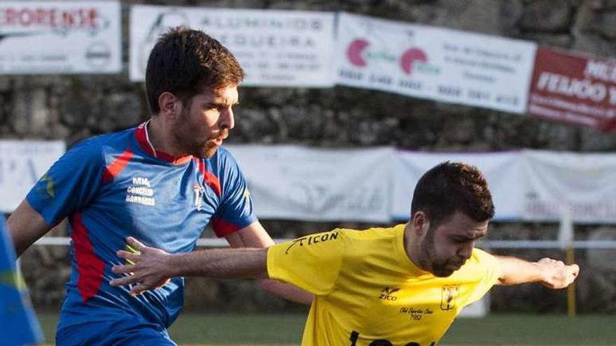 Un lance del partido jugado ayer en Os Carrís. // Brais Lorenzo