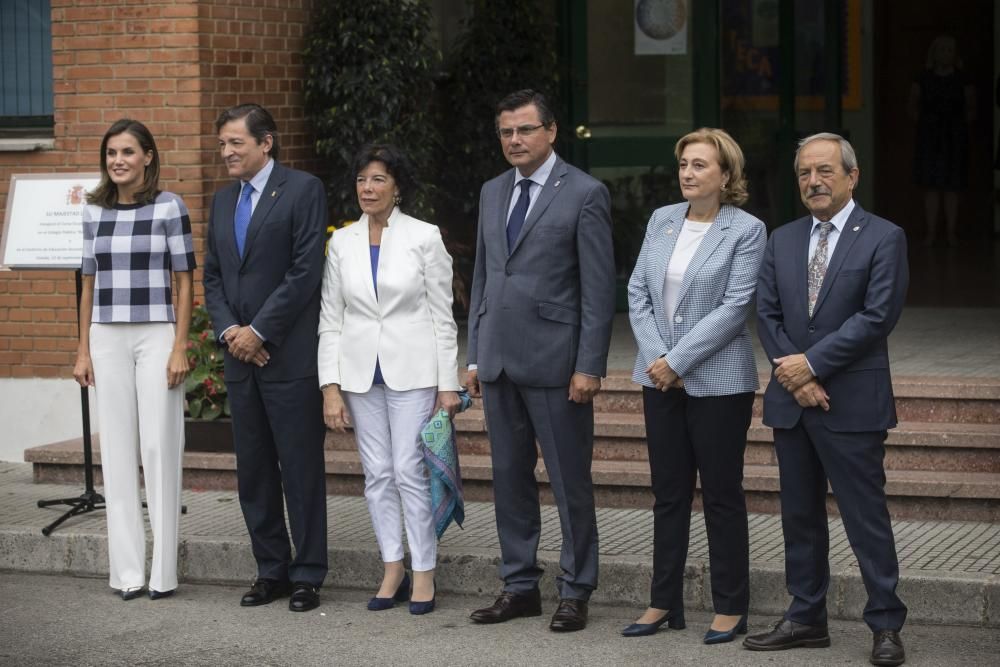 Visita de la Reina al colegio Baudilio Arce