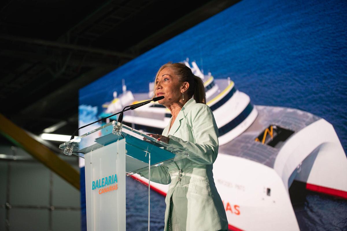 La naviera Baleària Canarias bautiza el nuevo fast ferry Mercedes Pinto