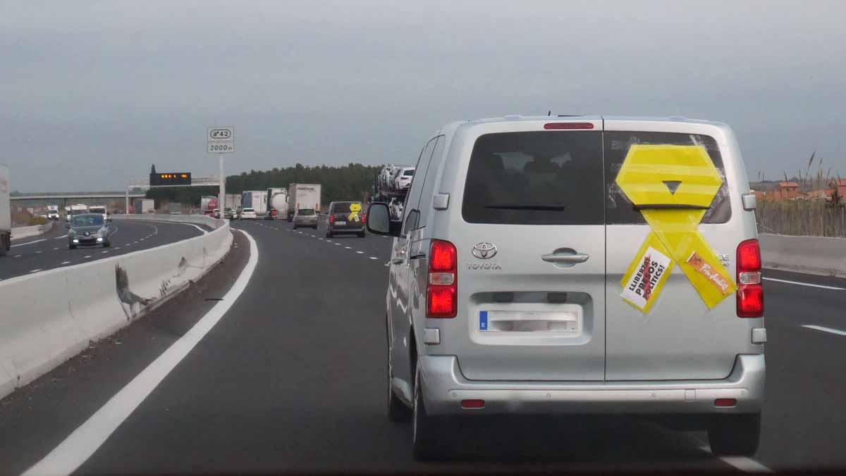 Partidarios de la Independencia se deplazan por carretera hasta Bruselas, para acudir a la manifestación.