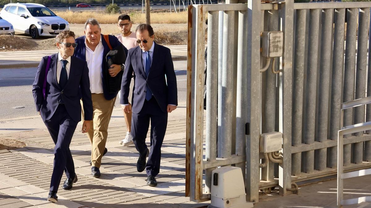 José María Muñoz, administrador judicial del Málaga CF, a las puertas de la Ciudad de la Justicia.