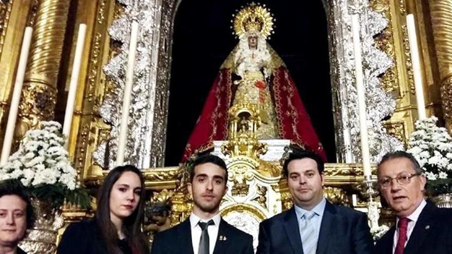 Puesta a punto de la corona de Ntra. Sra. de la Esperanza