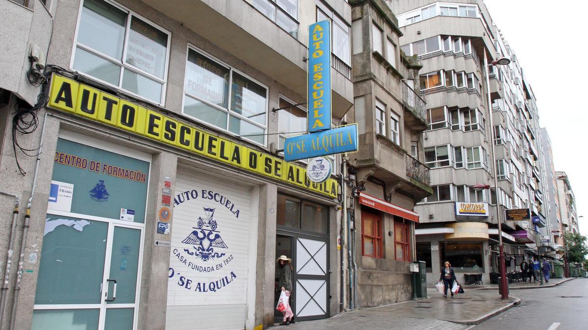 Autoescuela O'Se Alquila, en la avenida de Castrelos: abrió en Vigo en 1948 y cerró su verja en el año 2014.