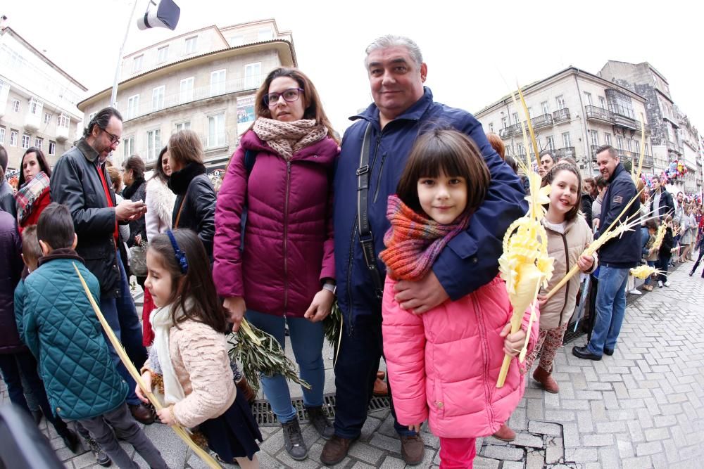 La imagen de La Borriquita a su paso por Porta do Sol. | R. Grobas