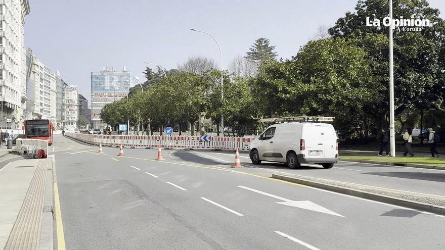 Cambia el tráfico en el Cantón Pequeño: los vehículos 'toman' el carril peatonal