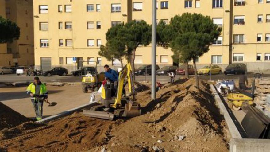 Palafrugell asfalta i arranja l’aparcament de Garcia Lorca