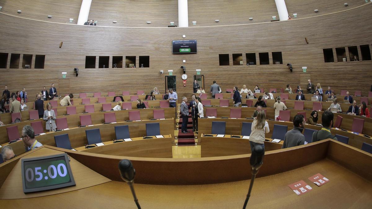 L’hemicicle de les Corts, minuts abans de començar un ple