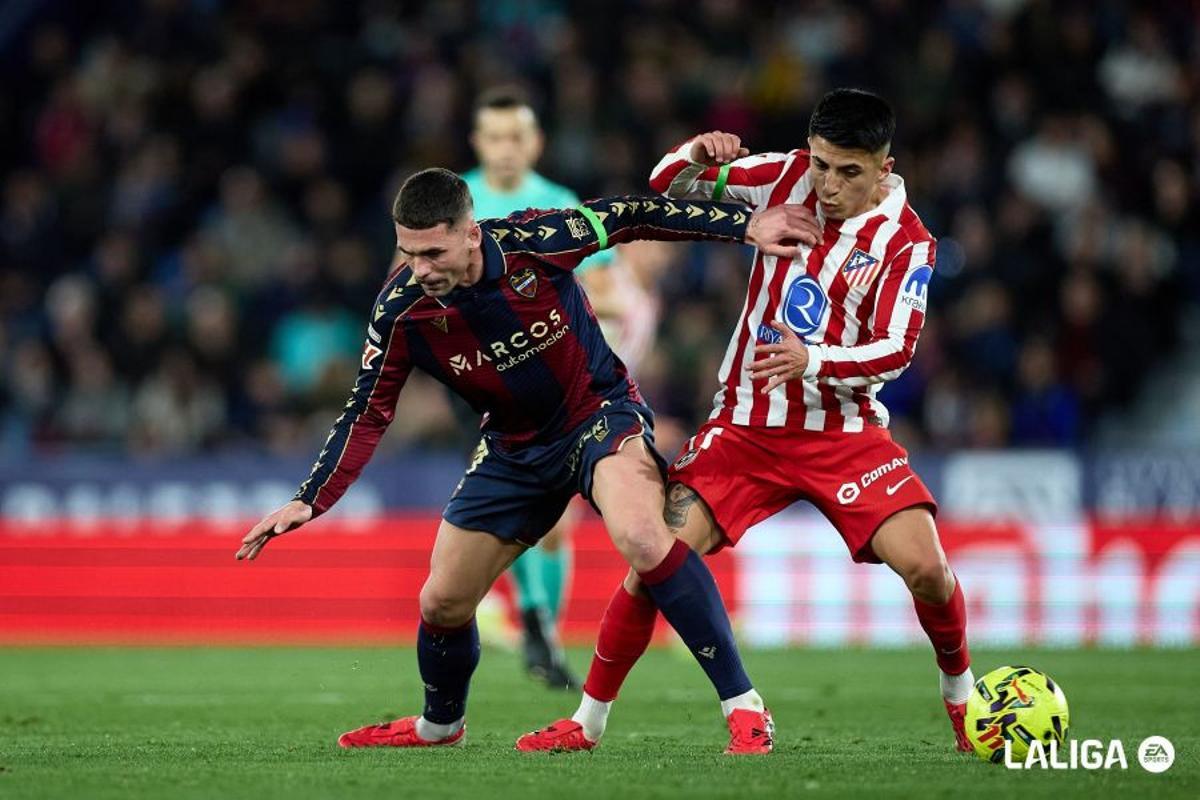 Dela pugna con Thiago Almada