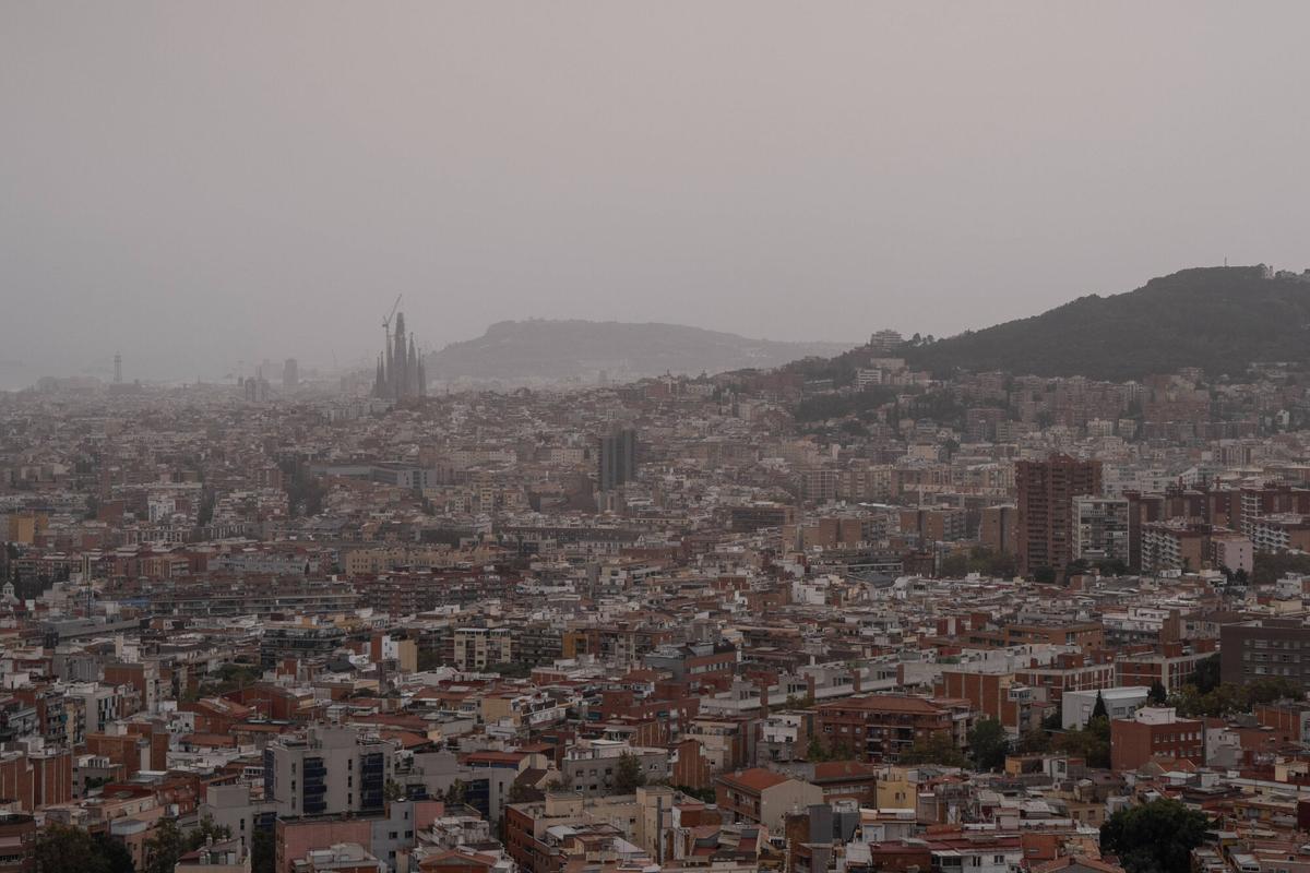 La calitja, la pols en suspensió procedent del nord d'Àfrica, arriba a Barcelona