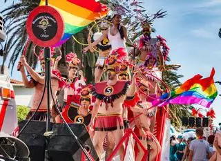 Todo sobre el Sitges Pride 2024: desfile, actuaciones y carrera de tacones
