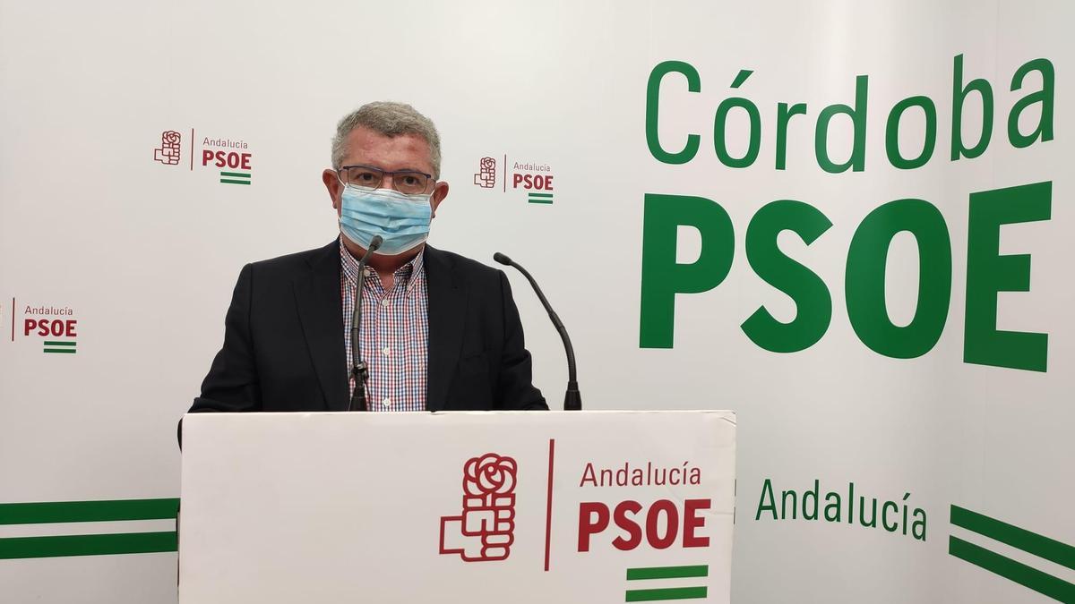 El diputado Jesús María Ruiz, en la sede del PSOE en Córdoba.