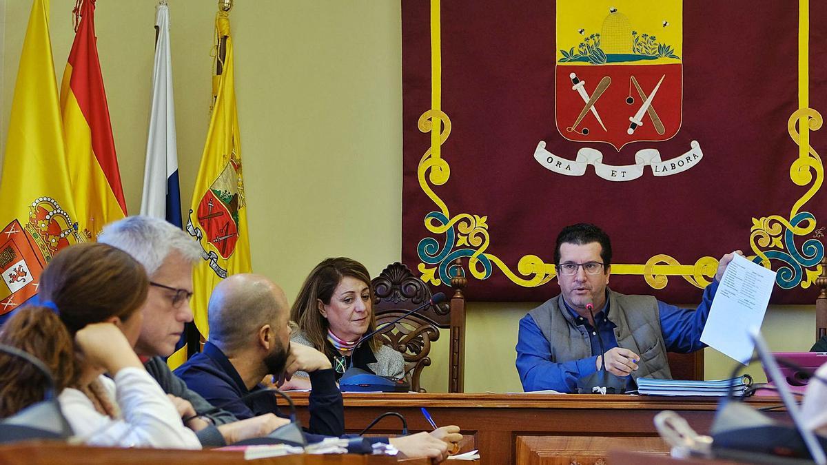 Pleno de Arucas de este año con su alcalde, Juan Jesús Facundo, a la derecha.