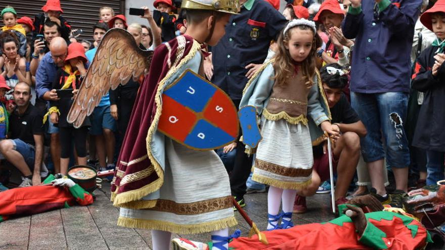 Àngels amb les maces de la Patum infantil