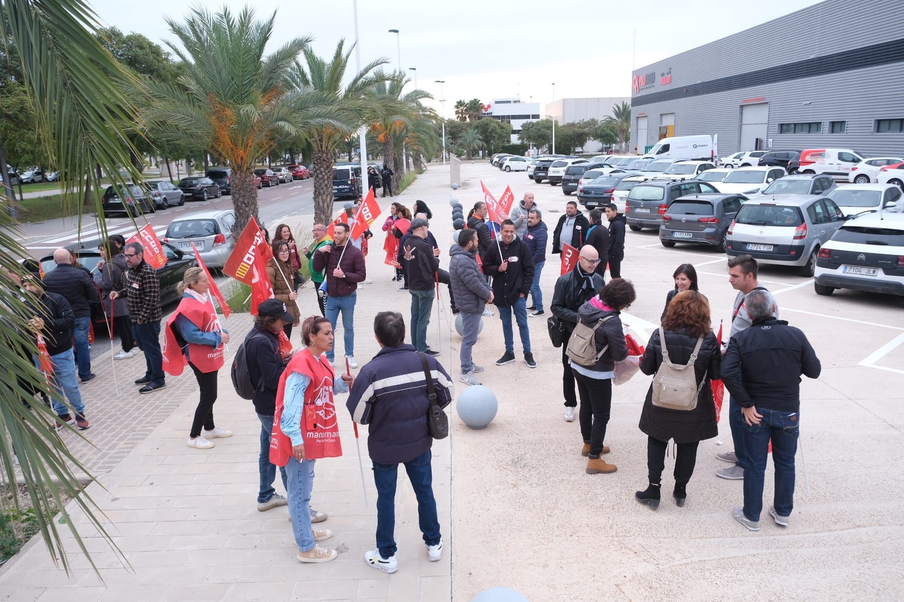 Organizan piquetes en las principales empresas de calzado de Elche y Elda