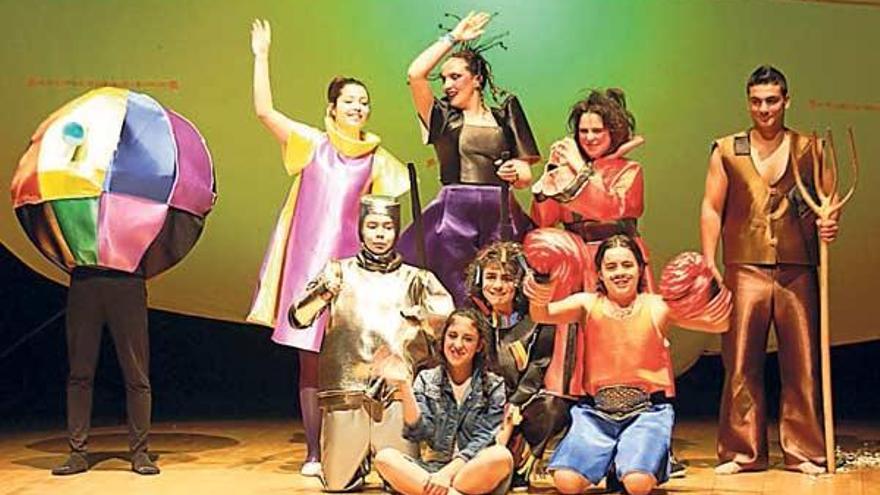 Uno de los grupos de teatro que participó en la Mostra de Ensino Secundario.