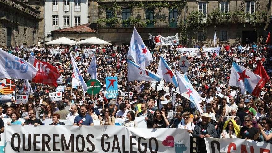 A manifestación de Queremos Galego, onte na Praza da Quintana de Santiago.