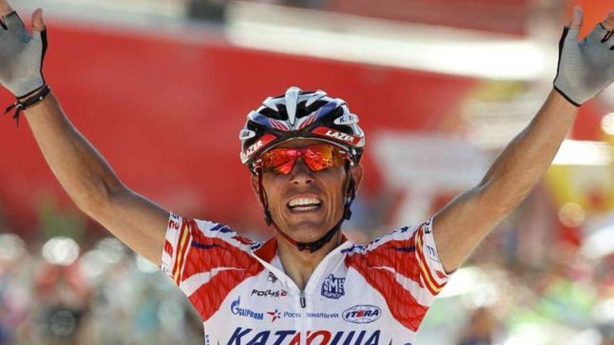 Joaquim &quot;Purito&quot; Rodríguez alza los brazos al llegar vencedor a Valdepeñas de Jaén.