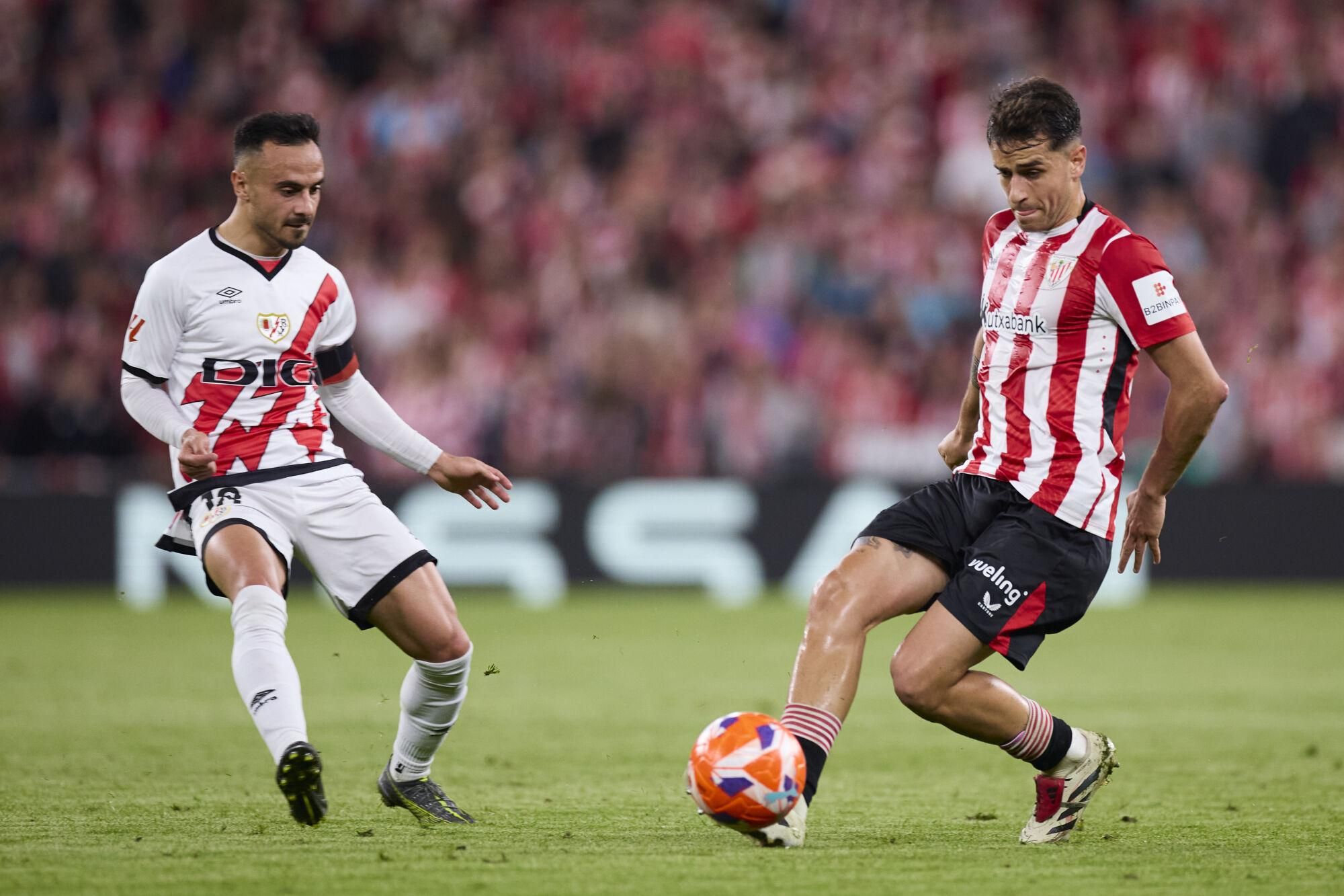 Alvaro Garcia of Rayo Vallecano competes for the ball with Benat Prados of Athletic Club during the LaLiga EA Sports match between Athletic Club and Rayo Vallecano at San Mames on April 13, 2025, in Bilbao, Spain. AFP7 13/04/2025 ONLY FOR USE IN SPAIN. Ricardo Larreina / AFP7 / Europa Press;2025;SPAIN;SPORT;ZSPORT;SOCCER;ZSOCCER;Athletic Club de Bilbao v Rayo Vallecano - LaLiga EA Sports;
