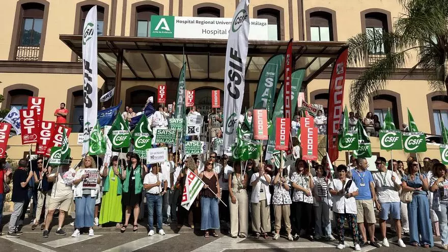 Trabajadores del Hospital Civil y el Hospital Materno se concentran para denunciar los “precios abusivos” del nuevo aparcamiento