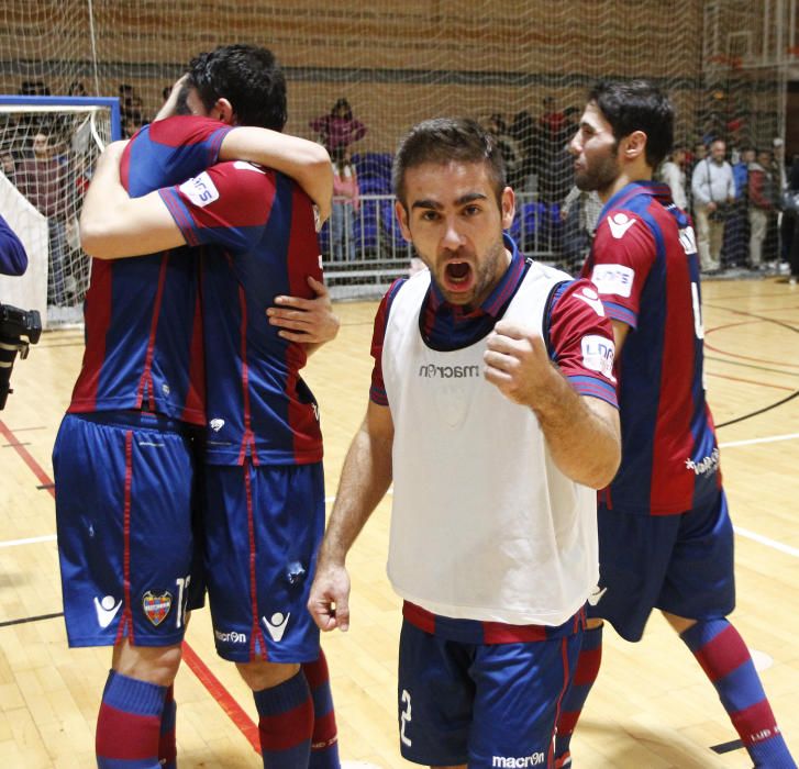 Las mejores imágenes de la victoria del Levante Fútbol Sala en Copa frente al Barça