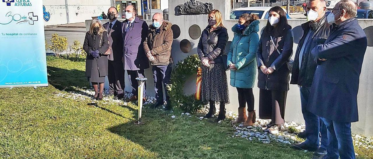 Asistentes al acto celebrado en el Jardín Delfos. | E. P.