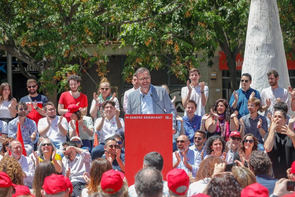 Sánchez pide en Palma el voto masivo al PSOE para que "el avance del 28A sea rotundo"