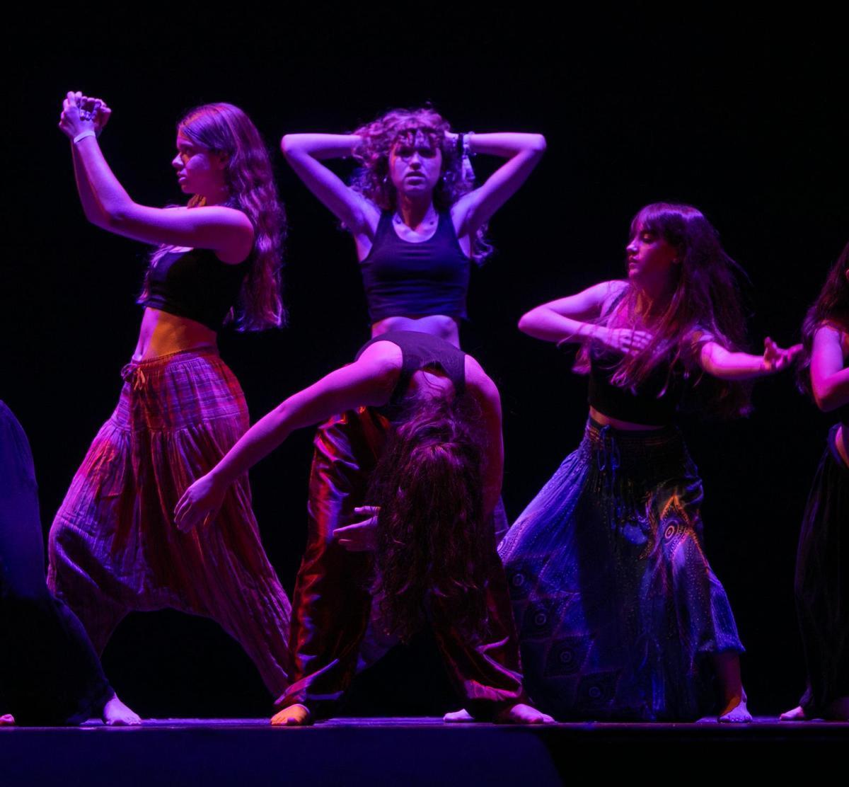 Actuación de alumnado del Bachiller escénico del IES Clot del Moro.