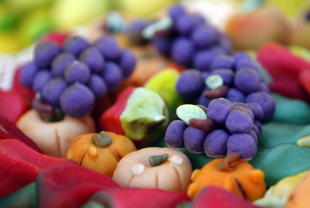 Frutas de mazapán por el 9 d'Octubre.