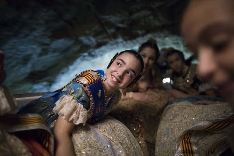 Visita de la fallera mayor infantil y la corte de honor a les Coves de Sant Josep